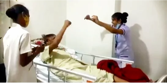 "No pierdas la fe": Enfermera conmueve al bailar para motivar a paciente con parálisis [VIDEO]